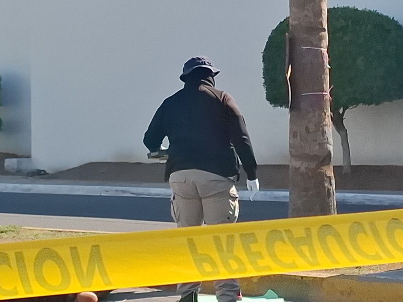 Localizan cuerpo de hombre con narcomensaje en Culiacán