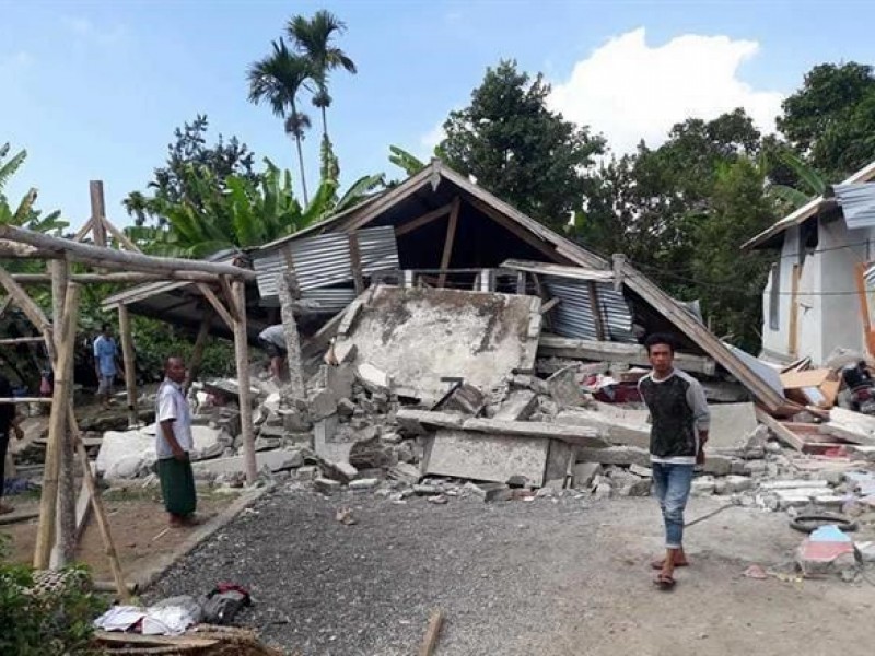 14 muertos por sismo en Indonesia
