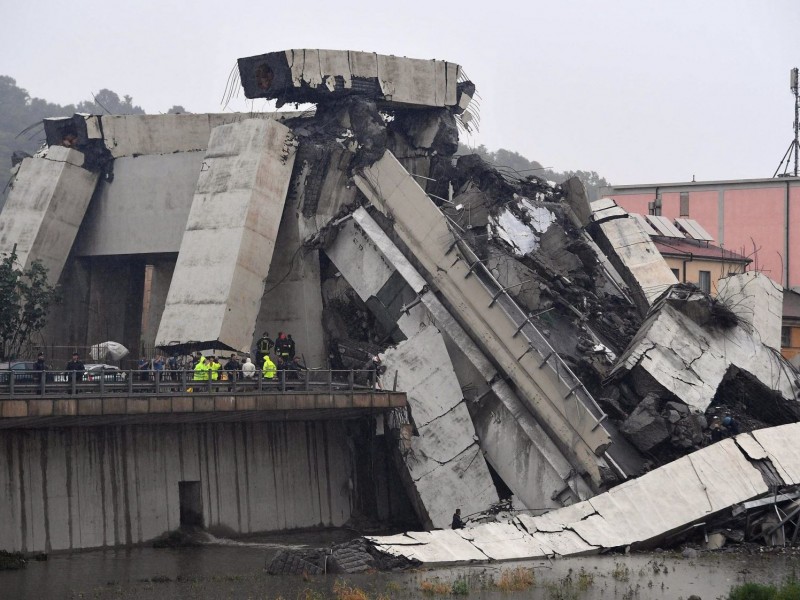 22 muertos por derrumbe de puente en Italia