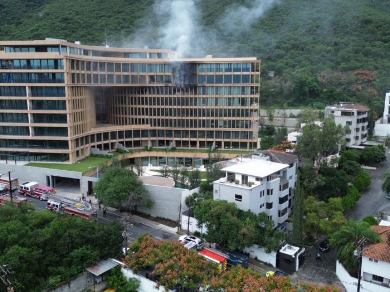 230 evacuados por incendio en edificio lujoso de San Pedro