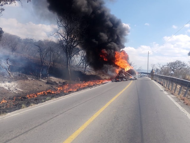 Accidente en carretera de Tecolotlán dejó dos muertos