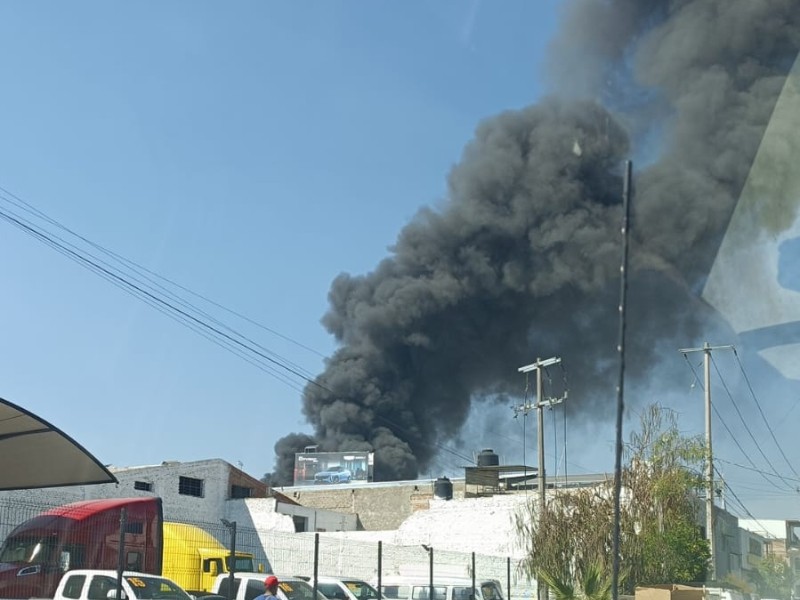 Activan alerta atmosférica tras incendio en Guadalajara