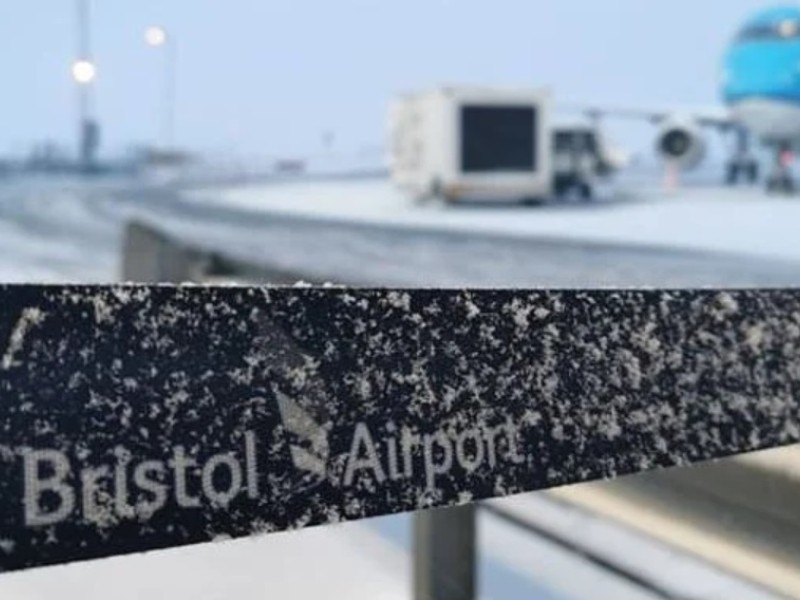 Aeropuerto de Bristol suspende vuelos por el temporal de nieve