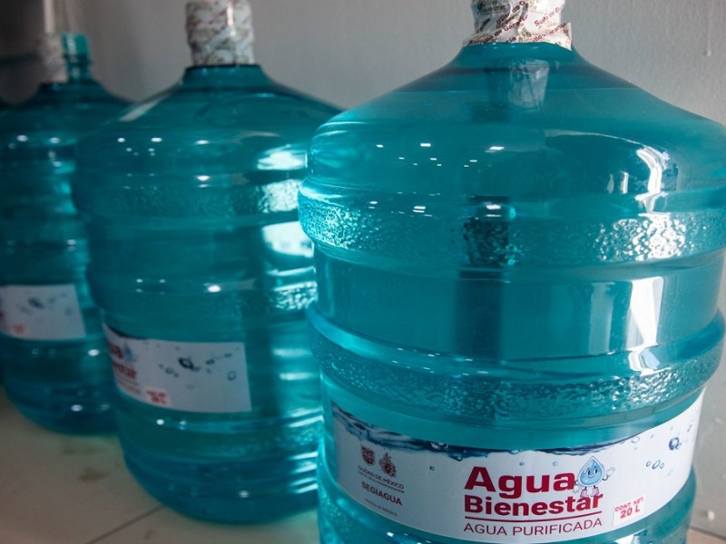 Agua Bienestar distribuye sin permiso de Cofepris