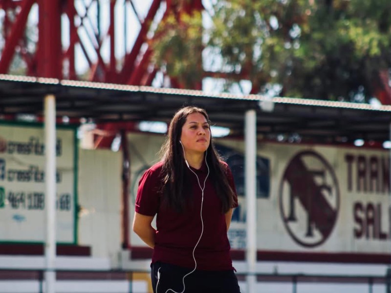 Ana Zavala debuta con triunfo en petroleros de Salamanca