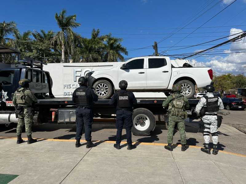 Aseguran camioneta robada y 15 kilos de mariguana en Badiraguato