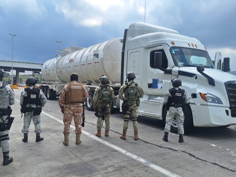 Aseguran dos pipas con huachicol en Tuxpan