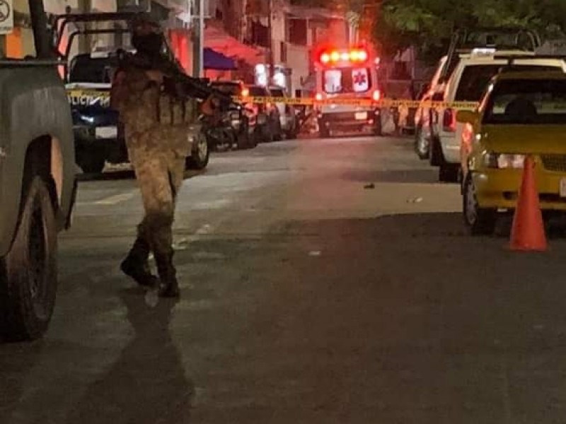 Asesinan a hombre al salir de una farmacia en Manzanillo