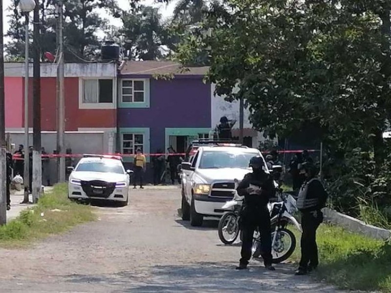 Atentan contra vivienda de comandante de policía en Ixtazoquitlán