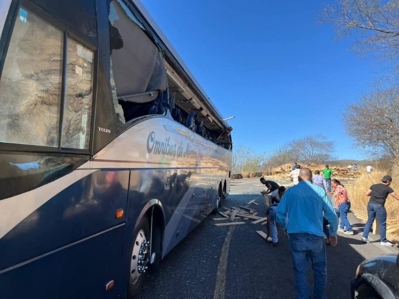 Autobús sufrió accidente en límites de Jalisco y Zacatecas