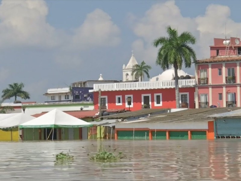 Autoridades contienen inundación en Tlacotalpan, patrimonio de la humanidad