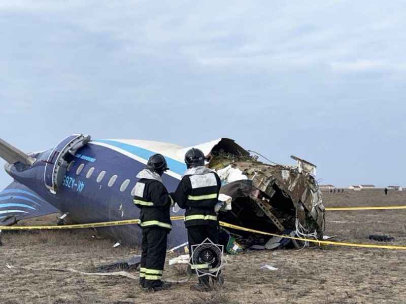 Avión con 67 pasajeros se estrelló en Kazajastán