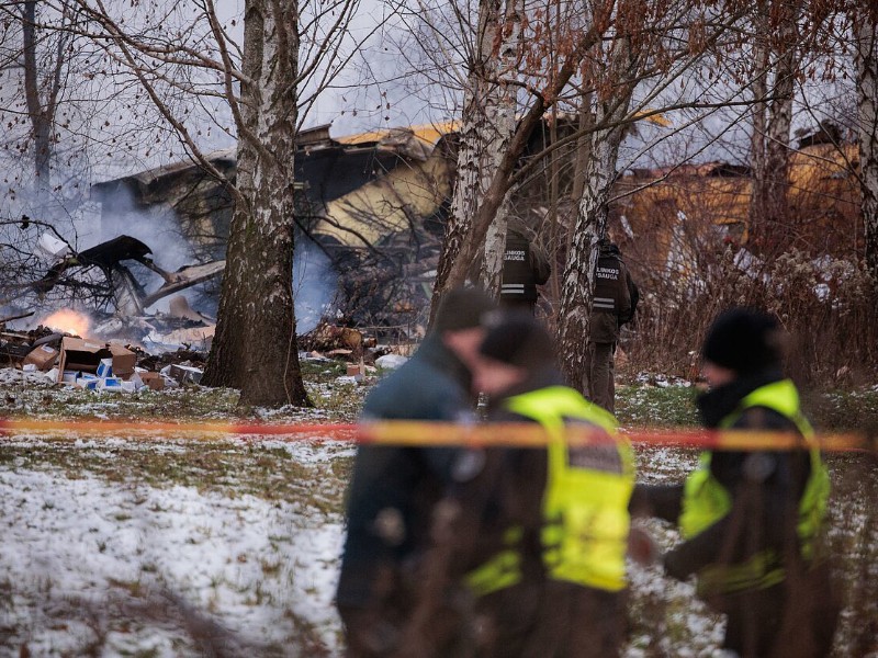 Avión de carga se estrella en Lituania, muere un tripulante