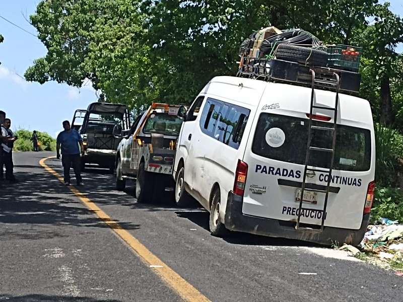 Balean transporte público en sierra de Atoyac; no hay heridos