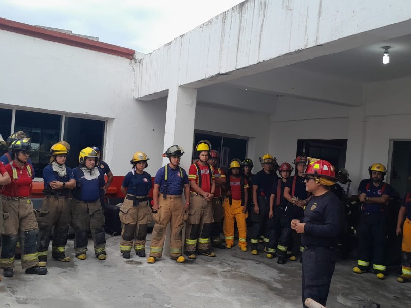 Bomberos de Veracruz y de otras ciudades reciben capacitación especializada