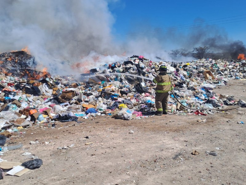 Bomberos Durango apoyan a sofocar incendio en Nombre de Dios