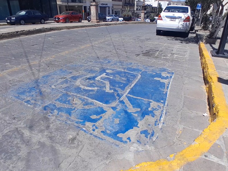 Cajones de estacionamiento para dispacidad con rezago en Zacatecas