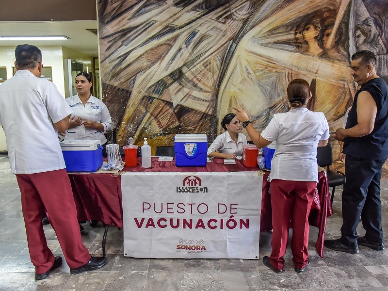 Campaña de vacunación en Palacio Municipal contra influenza y COVID