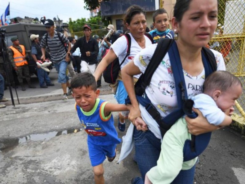 Caravana migrante avanza hacia Escuintla, Chiapas