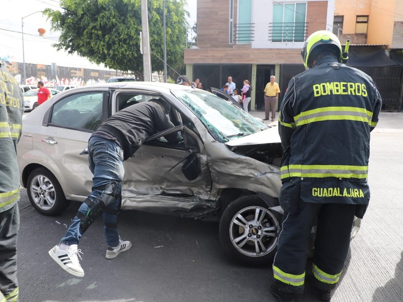 Choque en calles de Guadalajara dejó cinco lesionados