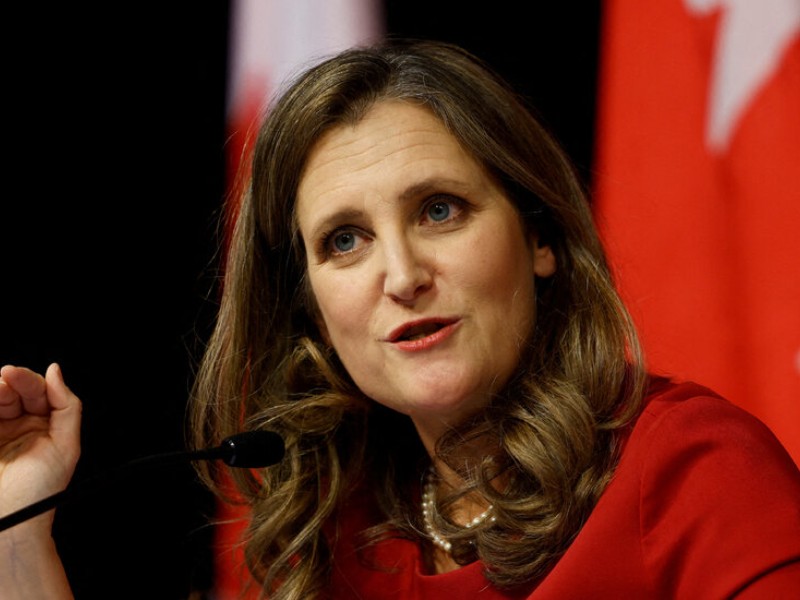 Chrystia Freeland se postula para sustituir a Trudeau en Canadá