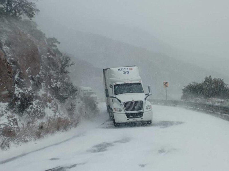 Cierran tramo carretero Janos-Agua Prieta por nevadas