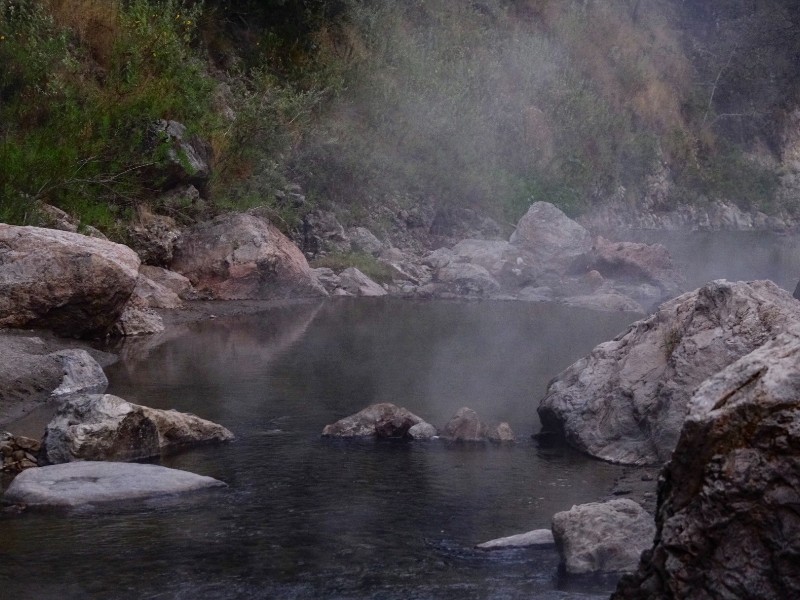 Cinco personas sufren quemaduras en río de aguas termales