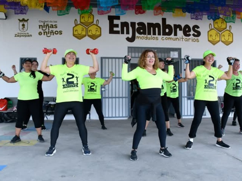 Ciudadanos se benefician con talleres en el módulo 'Enjambres'