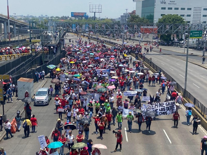 CNTE logra aumento salarial del 13% tras protestas en CDMX