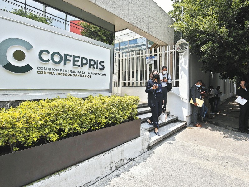 COFEPRIS presenta a los titulares de sus cuatro comisiones