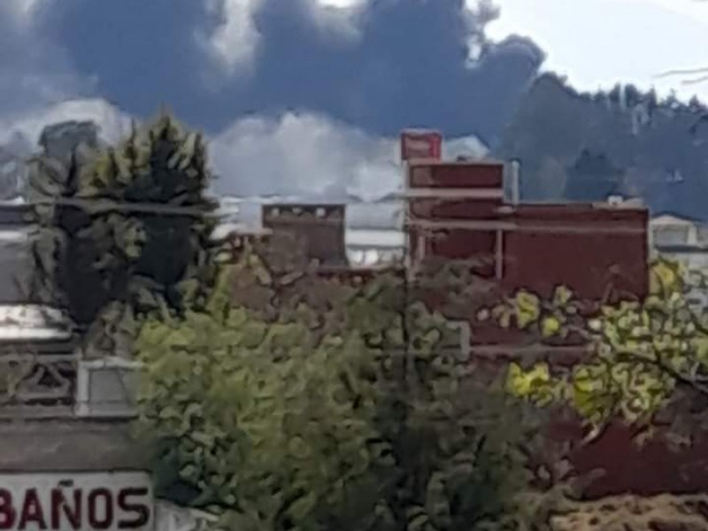 Columna de humo moviliza a los bomberos de Ocoyoacac