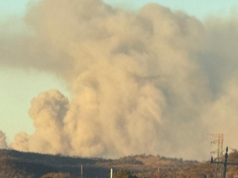 Combaten incendio forestal en la Sierra de Quila