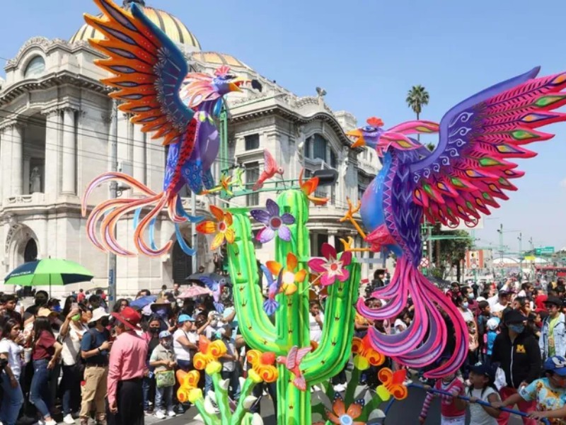 Con desfile, inician festejos de Día de Muertos en CDMX