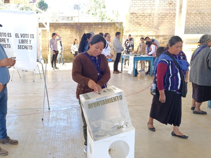 Con tranquilidad inician elecciones extraordinarias en Oxchuc