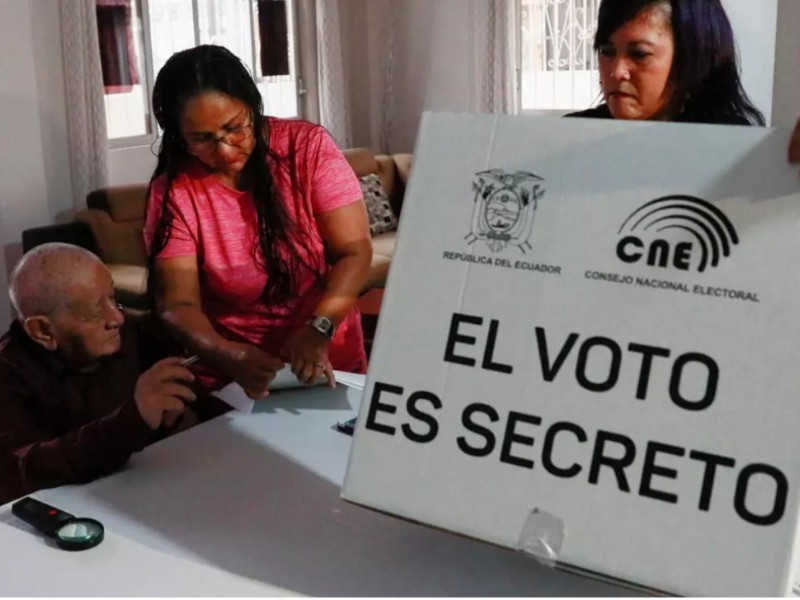 Concluyen votaciones en Ecuador con 83% de participación