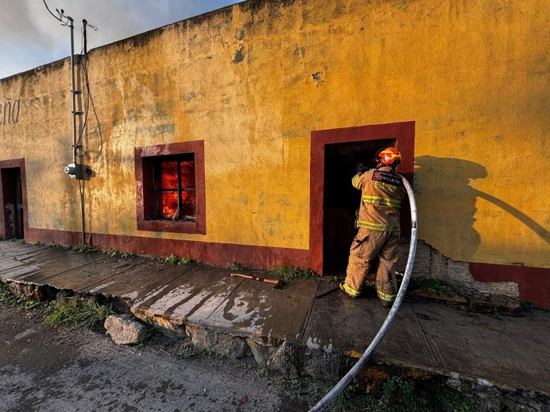 Consume incendio tarimera en Nuevo León