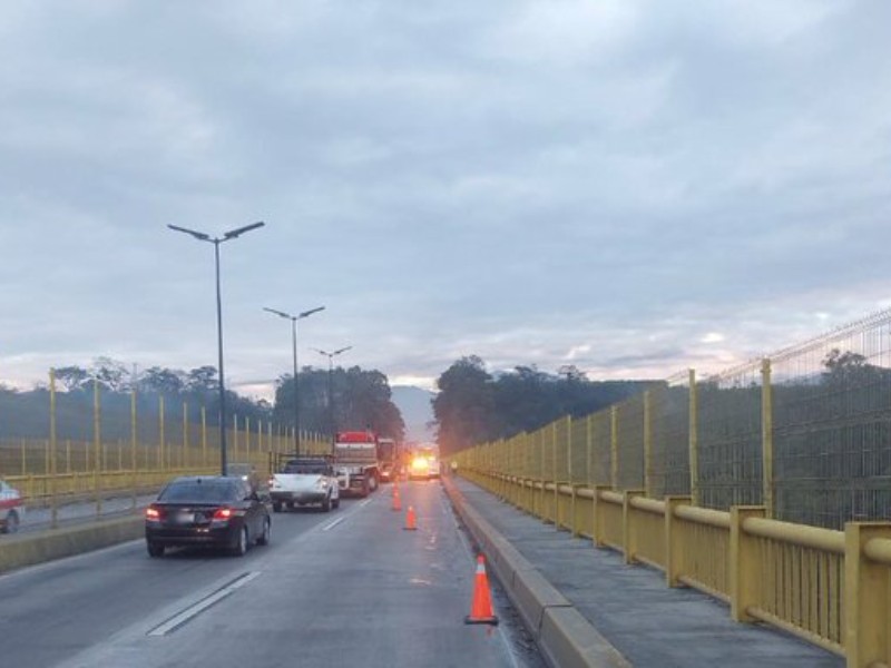 Continúa cierre parcial por accidente en la carretra Córdoba-Puebla