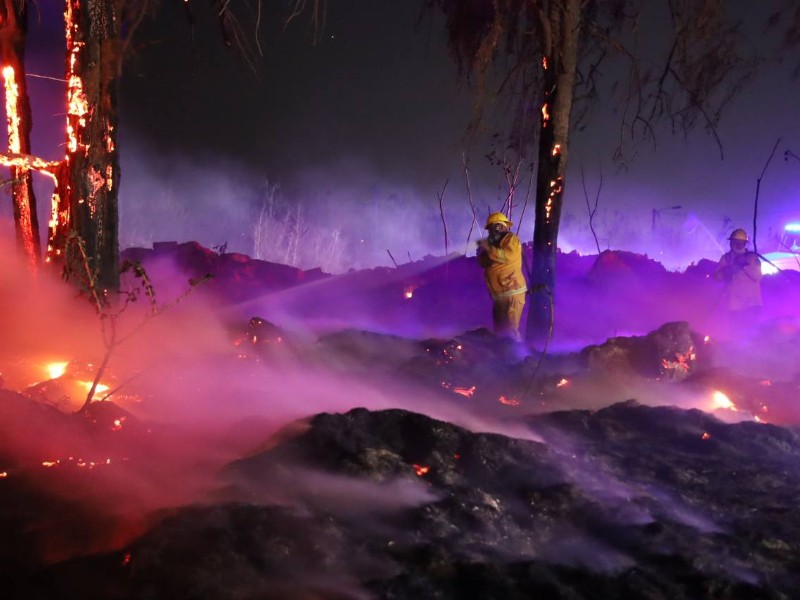 Controlan incendio en pastizales de dos fraccionamientos de Zapopan