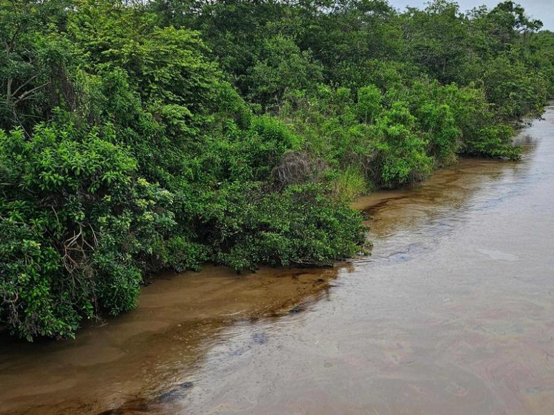 Derrame de petróleo en Ecuador; decretan emergencia ambiental