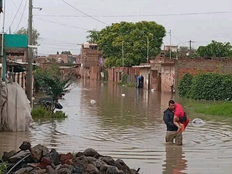 Desbordamiento del Lerma inundó al municipio de La Barca