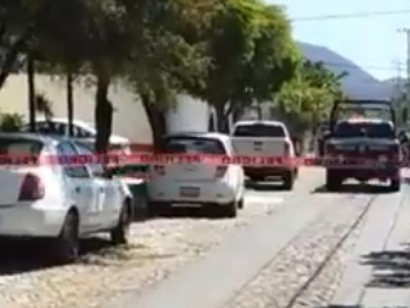 Disparan contra dos masculinos en Coquimatlán; uno murió