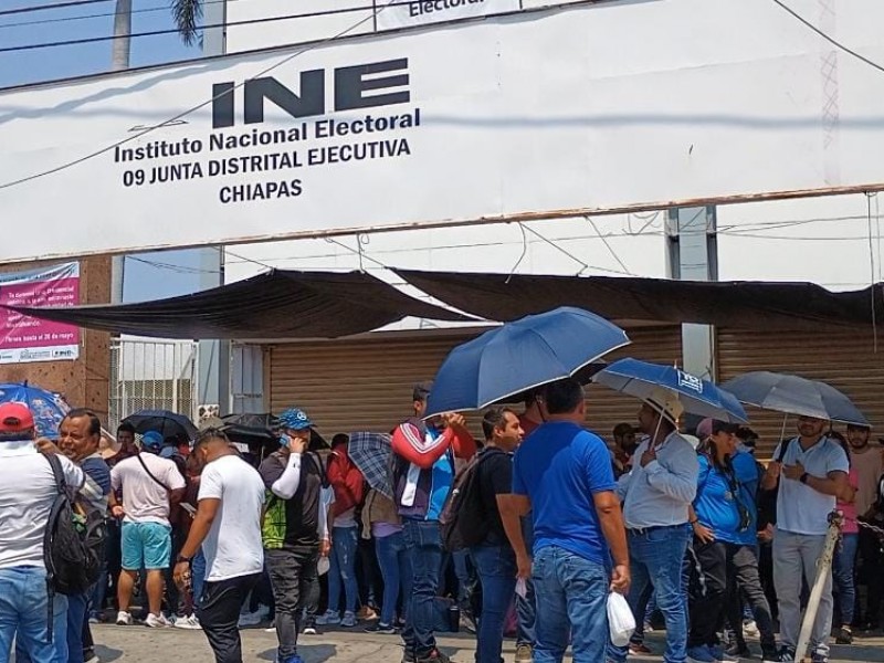 Docentes de la CNTE toman oficinas de organismos electorales