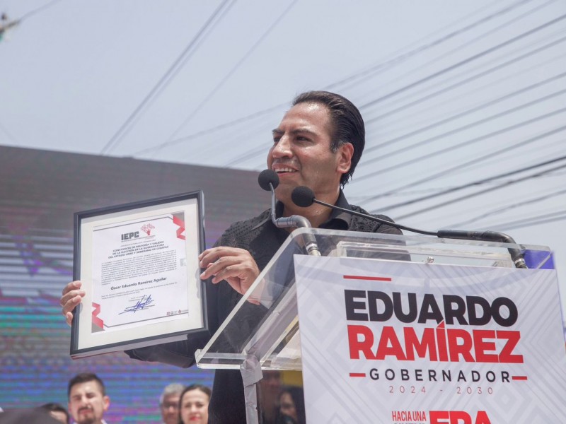 Eduardo Ramírez recibe constancia de mayoría