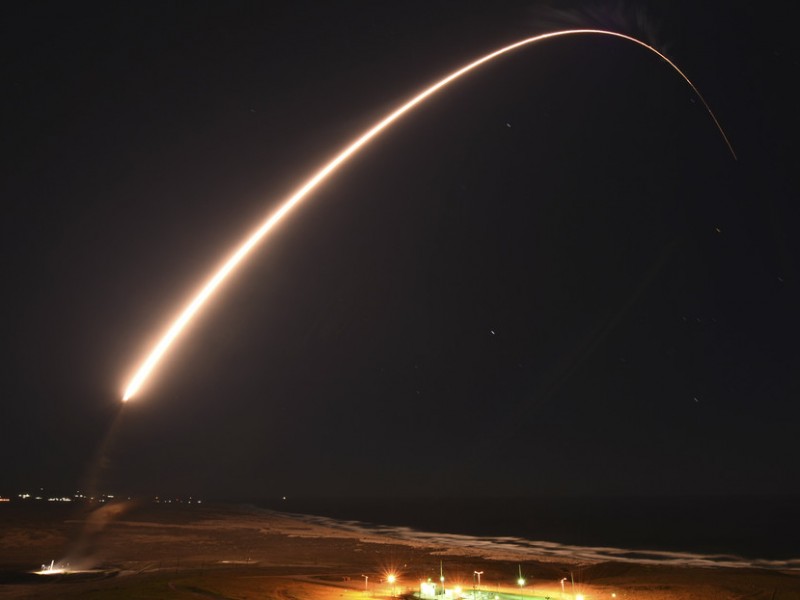 EEUU prueba con éxito un misil balístico intercontinental