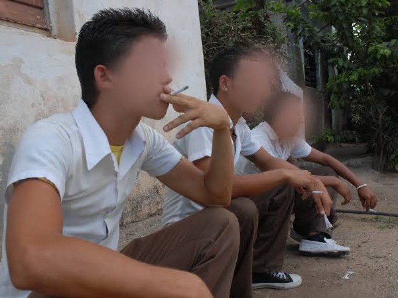 El 49% de estudiantes de secundaria consume tabaco