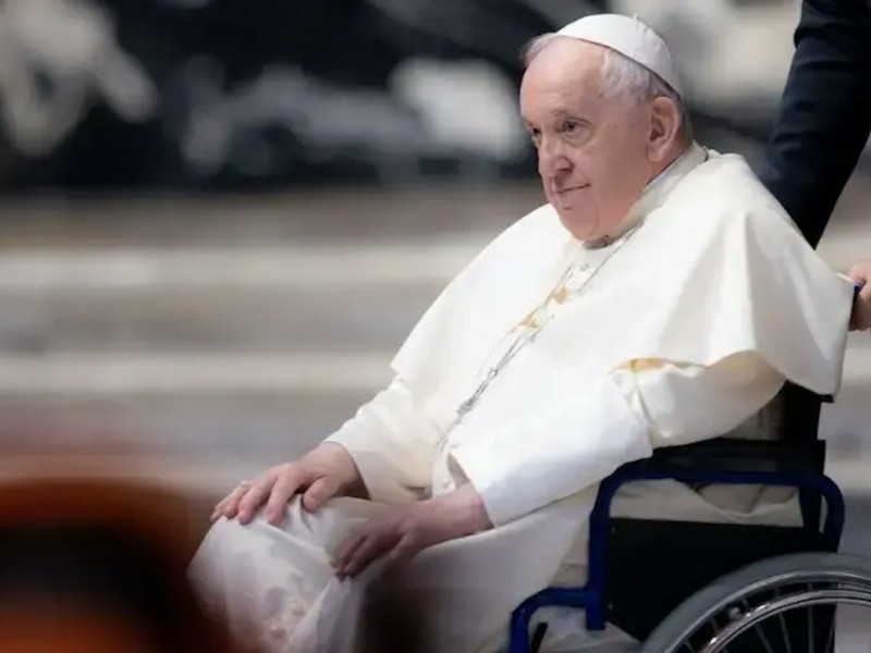 El Papa Francisco hospitalizado por bronquitis; suspenden su agenda