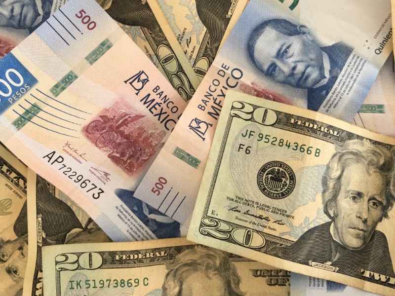 El peso mexicano sorprende con ganancias en San Valentín