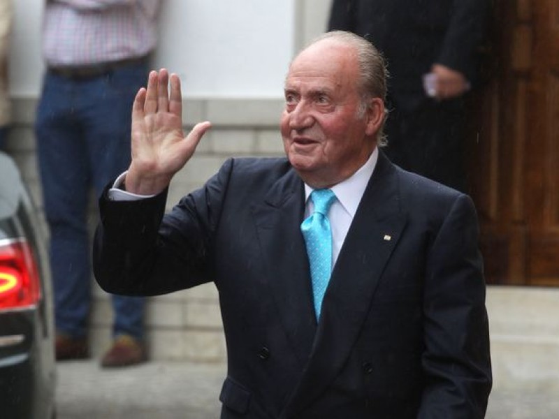 El Rey Juan Carlos abandona España, ante sospechas de corrupción