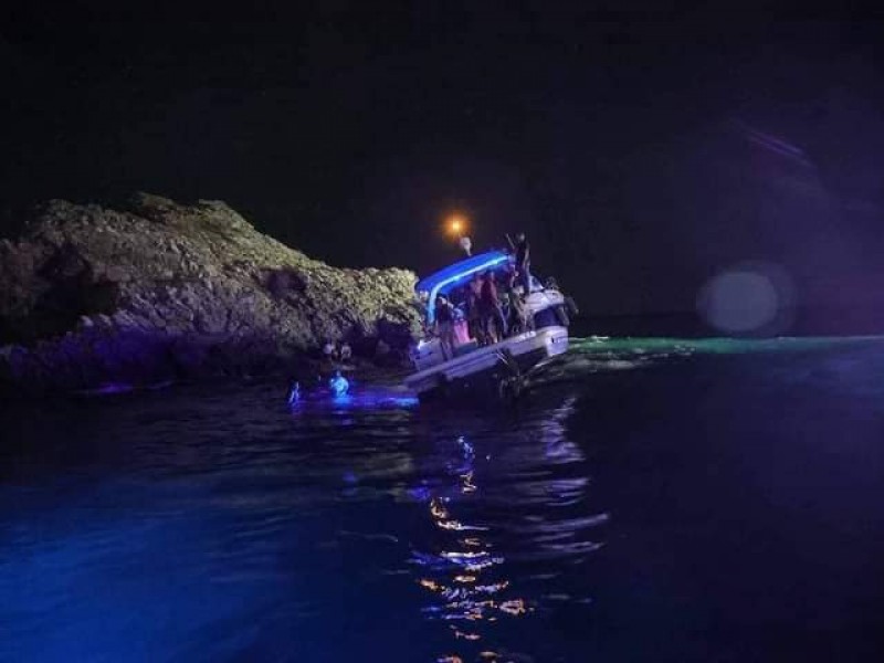 El Yate Diamanete encalla en un islote después de festejo