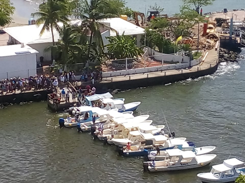 Embarque en playa Principal agilizaría traslados, dicen lancheros